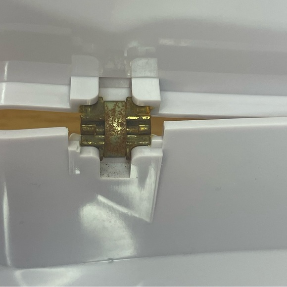 Vintage Lucite Tissue Holder - Picture 5 of 9